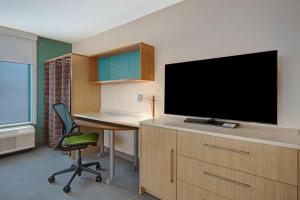 TV a/nebo společenská místnost v ubytování Home2 Suites By Hilton Waco