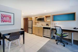 Kuchyň nebo kuchyňský kout v ubytování Home2 Suites By Hilton Waco