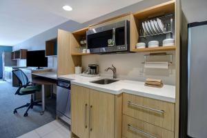 Kuchyň nebo kuchyňský kout v ubytování Home2 Suites By Hilton Waco