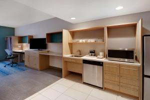 Kuchyň nebo kuchyňský kout v ubytování Home2 Suites By Hilton Waco
