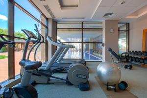 Fitness centrum a/nebo fitness zařízení v ubytování DoubleTree by Hilton Hotel Sighisoara - Cavaler
