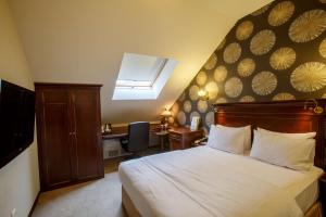 Postel nebo postele na pokoji v ubytování DoubleTree by Hilton Hotel Sighisoara - Cavaler