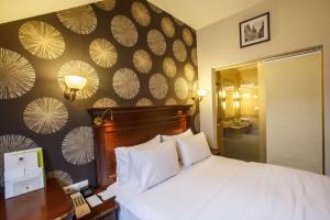 Postel nebo postele na pokoji v ubytování DoubleTree by Hilton Hotel Sighisoara - Cavaler