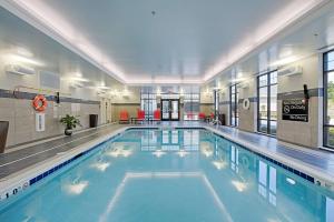a large swimming pool in a building at Hampton Inn & Suites Cazenovia, NY in Cazenovia