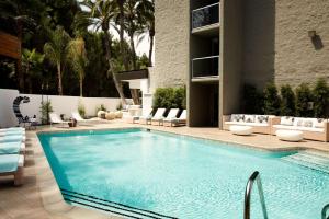 Swimming pool sa o malapit sa Hotel La Jolla, Curio Collection by Hilton