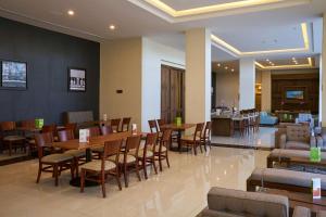 Area soggiorno di Hampton Inn by Hilton Irapuato