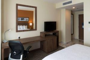 TV o dispositivi per l'intrattenimento presso Hampton Inn by Hilton Irapuato