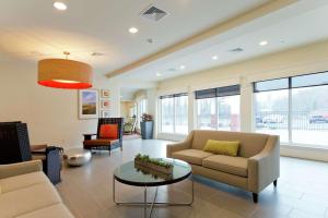 a living room with two couches and a table at Hilton Garden Inn Martinsburg in Martinsburg