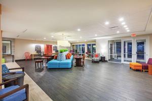 Home2 Suites By Hilton Gonzales的休息区