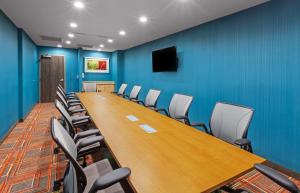 Home2 Suites By Hilton Gonzales商务区和/或会议室