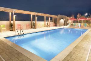 Swimmingpoolen hos eller tæt på Home2 Suites By Hilton Prattville