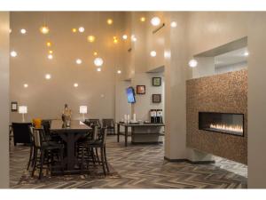 Posezení v ubytování Hampton Inn and Suites Minneapolis University Area, MN