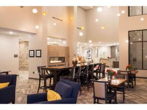 Posezení v ubytování Hampton Inn and Suites Minneapolis University Area, MN
