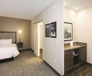 Postel nebo postele na pokoji v ubytování Hampton Inn and Suites Minneapolis University Area, MN