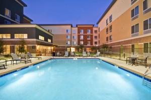 Bazén v ubytování Homewood Suites By Hilton Phoenix Tempe Asu Area nebo v jeho okolí