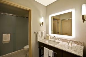 Koupelna v ubytování Homewood Suites By Hilton Phoenix Tempe Asu Area