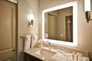 Koupelna v ubytování Homewood Suites By Hilton Phoenix Tempe Asu Area