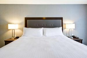 Postel nebo postele na pokoji v ubytování Homewood Suites By Hilton Phoenix Tempe Asu Area