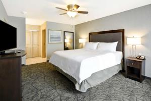 Postel nebo postele na pokoji v ubytování Homewood Suites By Hilton Phoenix Tempe Asu Area