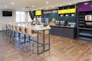 Home2 Suites By Hilton Nokomis酒廊或酒吧区