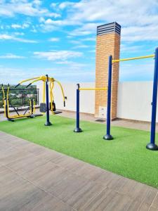 a playground with yellow equipment on a roof at Exclusivo mono para 4 personas in Luque