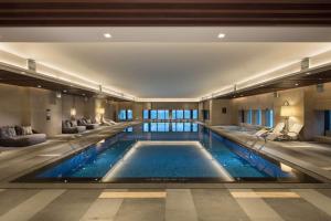 Bazén v ubytování DoubleTree By Hilton Xiamen-Haicang nebo v jeho okolí