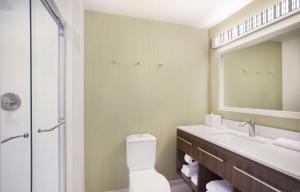 Home2 Suites By Hilton Oxford的一间浴室