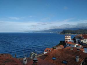 a view of the ocean from the roofs of buildings at Casa barrio el Reloj - Lastres in Lastres
