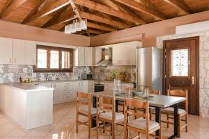 Gallery image of Saint Nicholas Villas 4 in Razáta +19 photos