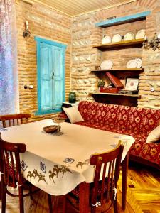 a living room with a table and a couch at Dabakhnebi in Telavi