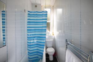 Koupelna v ubytování Warm, Cozy&Relaxed Apartment by Holyrood Palace