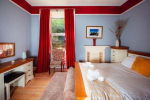Postel nebo postele na pokoji v ubytování Warm, Cozy&Relaxed Apartment by Holyrood Palace