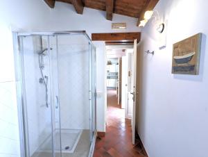 A bathroom at La Casa Delle Fate Még 37 kép