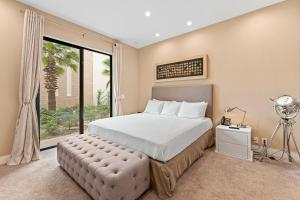 Ліжко або ліжка в номері 7545 Magic Village 4 suites 8 guests 8 min Disney