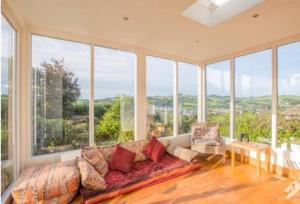 Χώρος καθιστικού στο Detached bungalow with awesome views, Totnes
