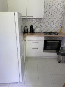 Dapur atau dapur kecil di Habibi Apartman