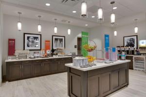 a store with a counter in a room at Hampton Inn Fort Lauderdale Pompano Beach in Pompano Beach