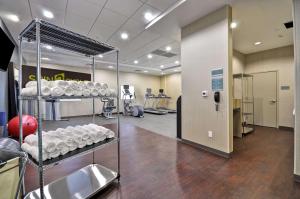 Home2 Suites By Hilton Mt. Juliet, Tn的健身中心和/或健身设施
