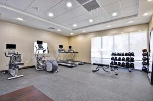 Home2 Suites By Hilton Mt. Juliet, Tn的健身中心和/或健身设施