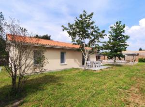 Zahrada ubytování 2 Maisons de 3 et 2 chambres avec grande piscine commune