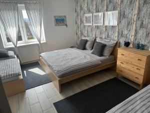 Posteľ alebo postele v izbe v ubytovaní Apartmán