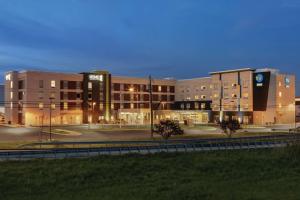 a large building with a street in front of it at Tru By Hilton Williamsville Buffalo Airport in Williamsville