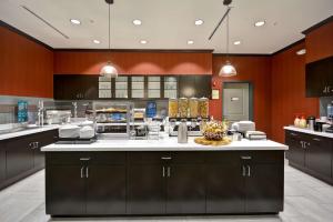 A kitchen or kitchenette at Homewood Suites By Hilton Rocky Mount