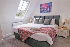 Ένα ή περισσότερα κρεβάτια σε δωμάτιο στο Luxury Air Conditioned 6 Bedroom Hythe Seaside