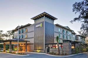 a rendering of the front of the hotel at Home2 Suites By Hilton Hilton Head in Hilton Head Island