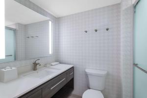 Home2 Suites Smithfield Providence的一间浴室