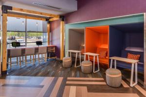 Tru By Hilton Little Rock West的休息区