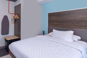 Tru By Hilton Little Rock West客房内的一张或多张床位