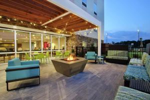 Home2 Suites by Hilton Mobile International Airport的休息区
