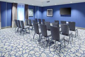 Hampton Inn & Suites Overland Park South商务区和/或会议室